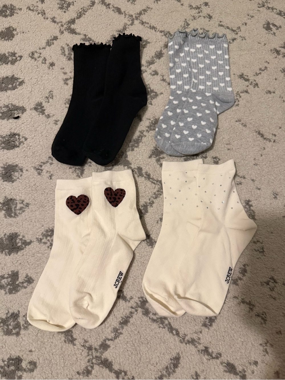 Assorted Crew Socks in Black, Gray, Cream (4 Pairs)
